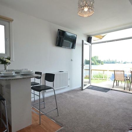 Premium Lake Lodges Chichester Dış mekan fotoğraf